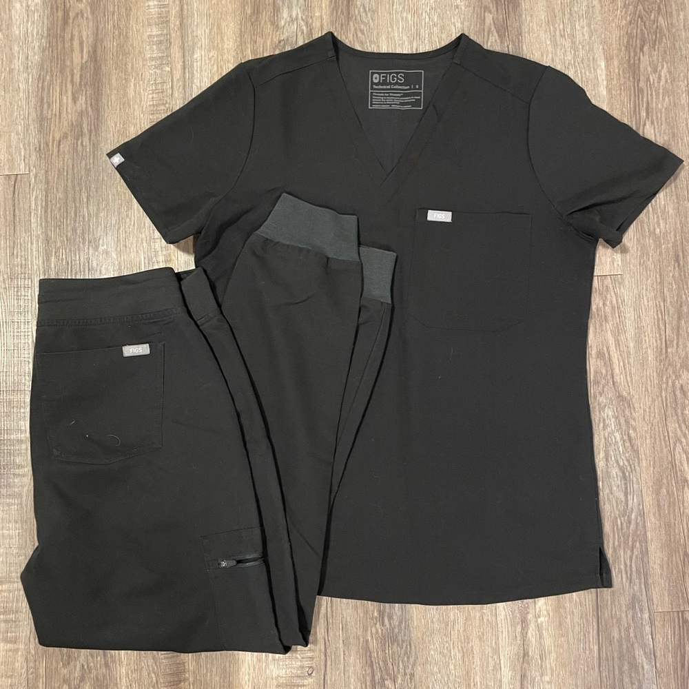 Figs Classic Black V-Neck Scrub Top